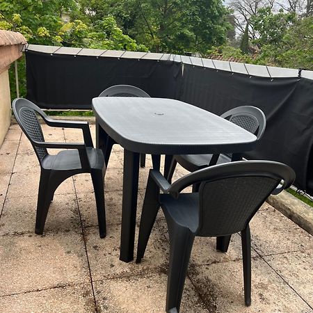 Appartement Cosy Et Confortable Saint-Genis-Laval Zewnętrze zdjęcie